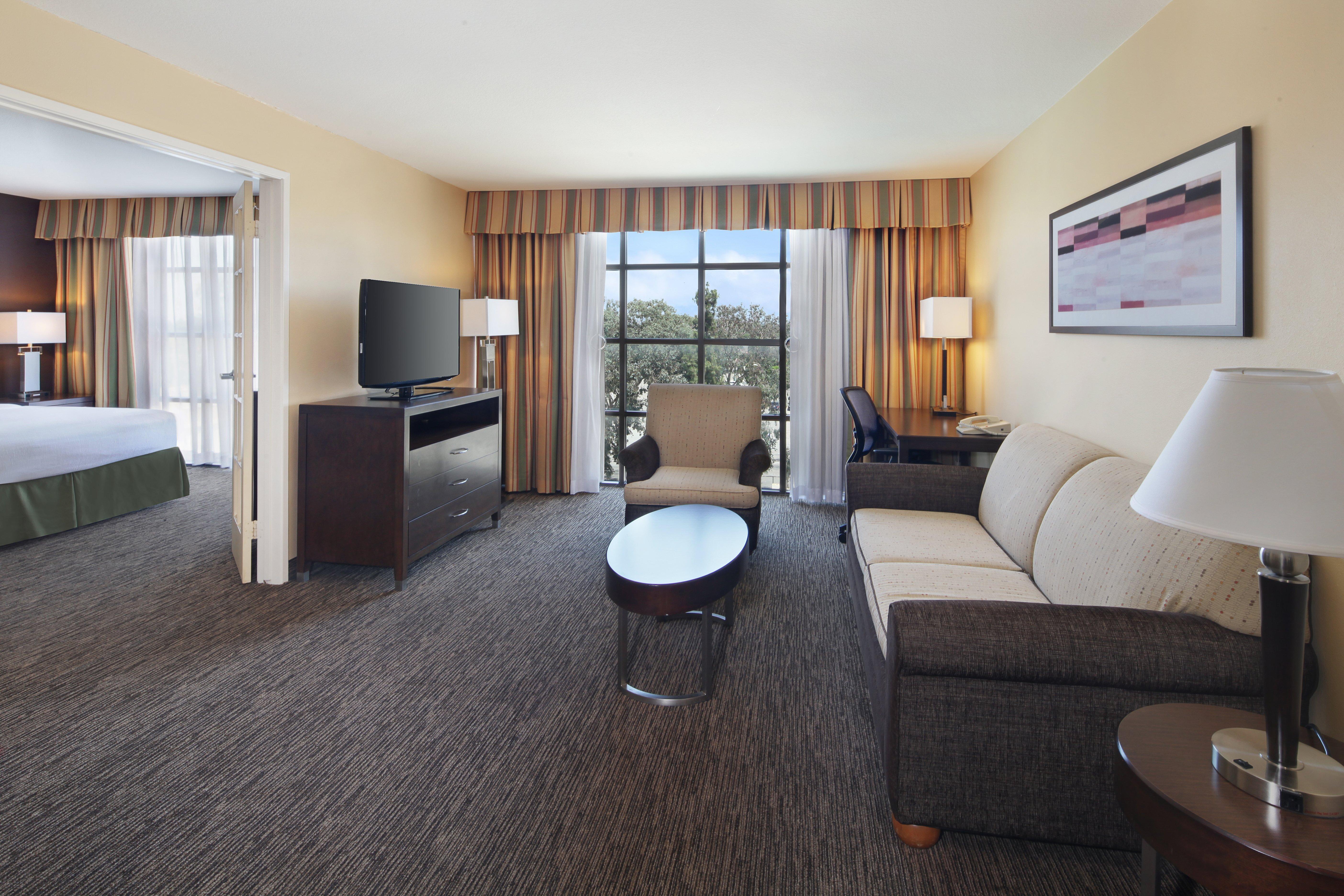 & By Ihg 3*